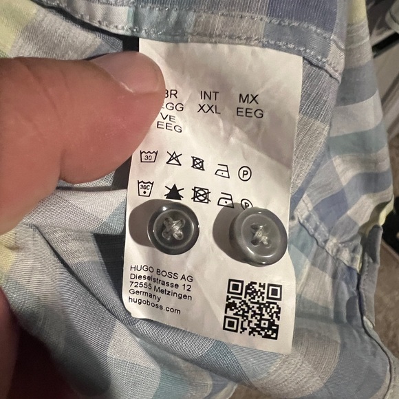 Hugo Boss button up.   XXL - Picture 4 of 4